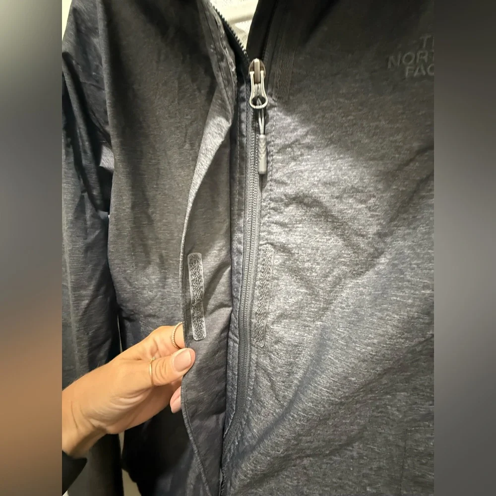 North Face. Women’s Dryvent Rain Jacket. Dark Gray Heather. Size Small._12